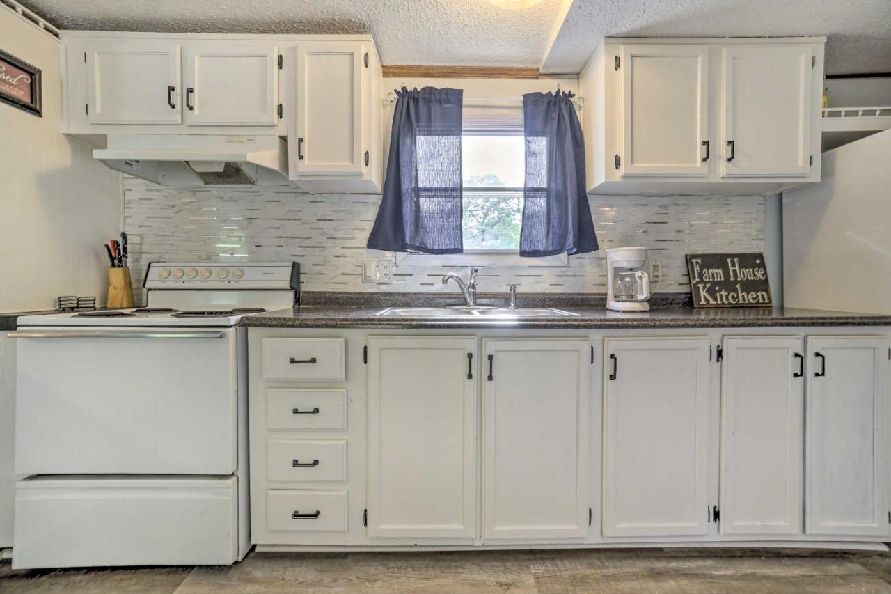 Cozy Bremen Family Home With Hot Tub And Acreage! Logan Bagian luar foto